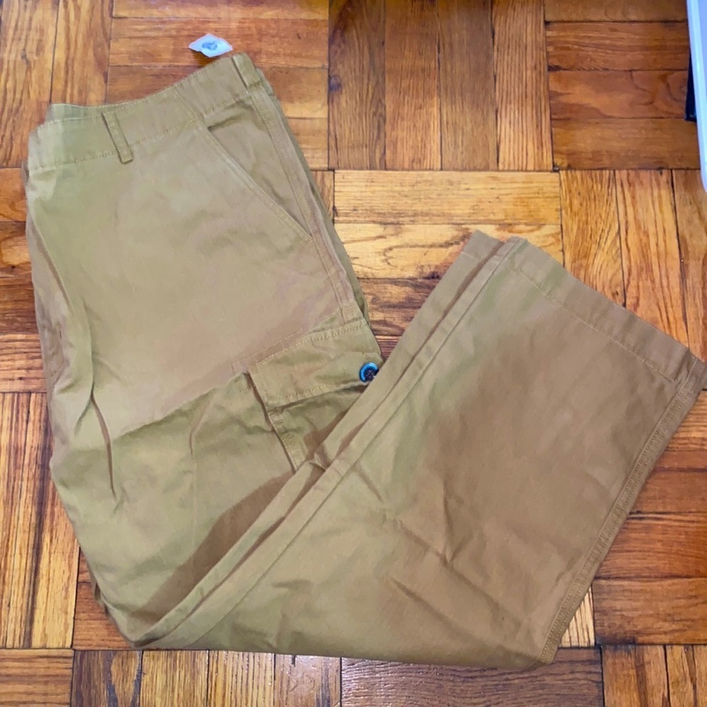 NWT Old navy khaki slim cargo pants size: 44 x 30